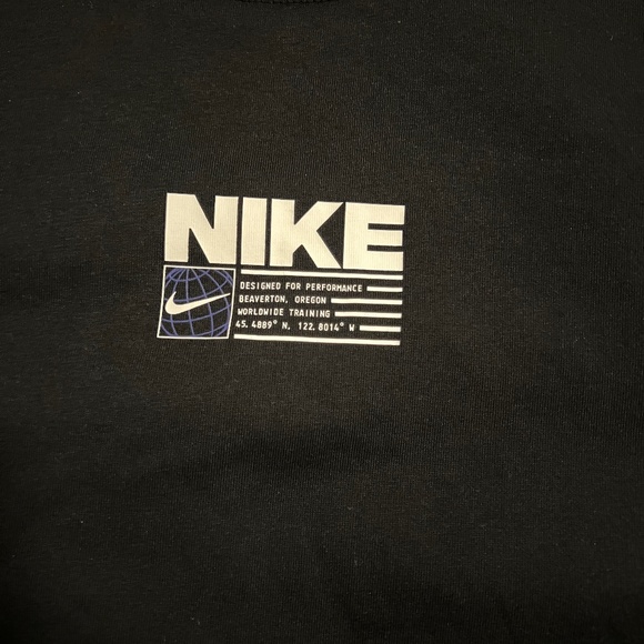 Nike T-shirt - Picture 2 of 4